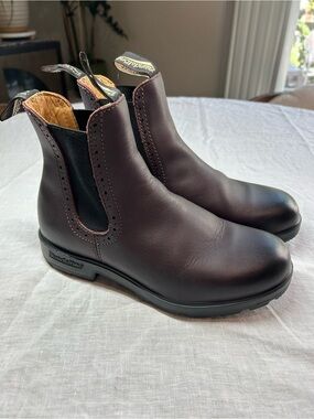 Blundstone women’s 1351 Shiraz Chelsea Ankle Boots worn once very clean like new